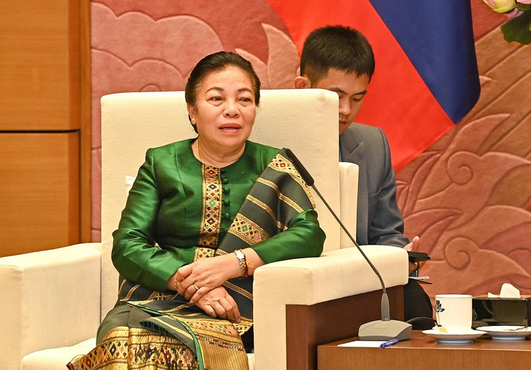 Chủ tịch Quốc hội Vương Đình Huệ tiếp Phó Chủ tịch Quốc hội Lào Sounthon Xayachak ảnh 6