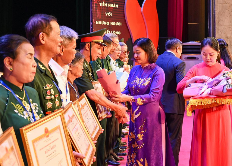 Hà Nội biểu dương, khen thưởng người có công tiêu biểu ảnh 7