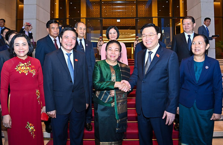 Chủ tịch Quốc hội Vương Đình Huệ tiếp Phó Chủ tịch Quốc hội Lào Sounthon Xayachak ảnh 9