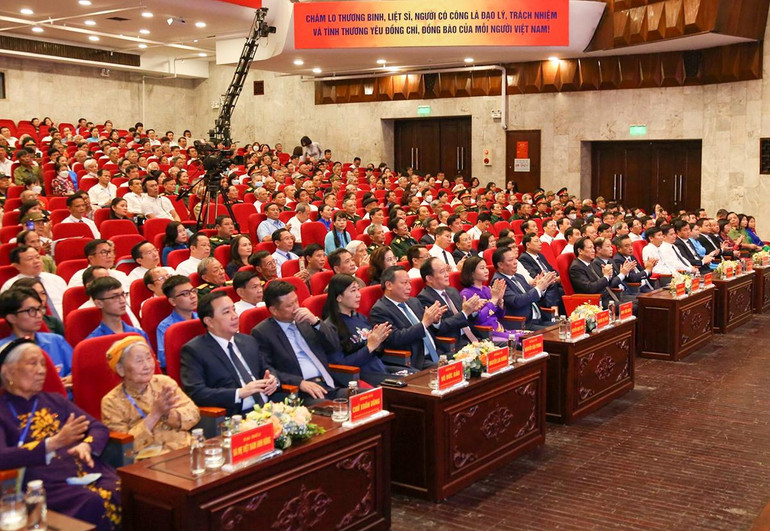 Hà Nội biểu dương, khen thưởng người có công tiêu biểu ảnh 1