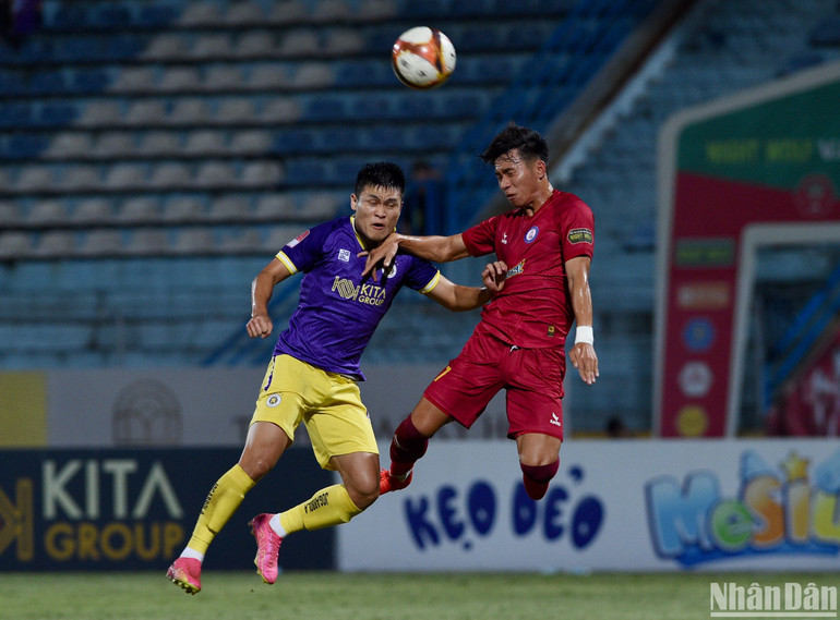 Khánh Hòa bất ngờ mở tỷ số và dẫn trước.