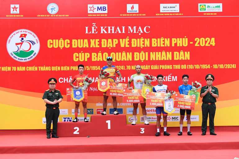 Các vận động viên giành danh hiệu chặng 1.