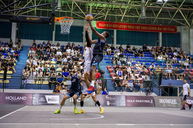 Shanghai Surtai.EXE (áo đen xanh) lần đầu góp mặt tại chung kết 3X3.EXE Premier Vietnam. Shanghai Surtai.EXE (áo đen xanh) lần đầu góp mặt tại chung kết 3X3.EXE Premier Vietnam.