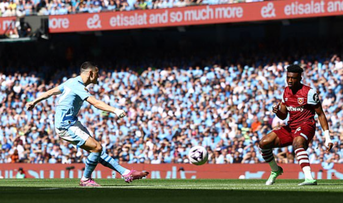 Phil Foden là ngôi sao sáng nhất của Manchester City.