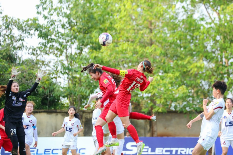 Đội trưởng Hải Yến lập cú đúp giúp Hà Nội I giành chiến thắng đậm trước Sơn La. (Ảnh: VFF)