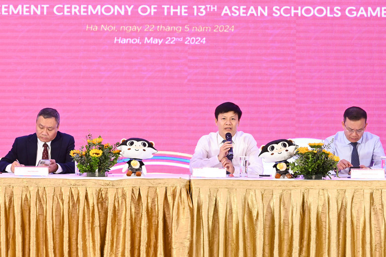 Đồng chí Nguyễn Thanh Đề - Vụ trưởng Vụ Giáo dục Thể chất (Bộ Giáo dục và Đào tạo) trả lời câu hỏi từ báo chí.