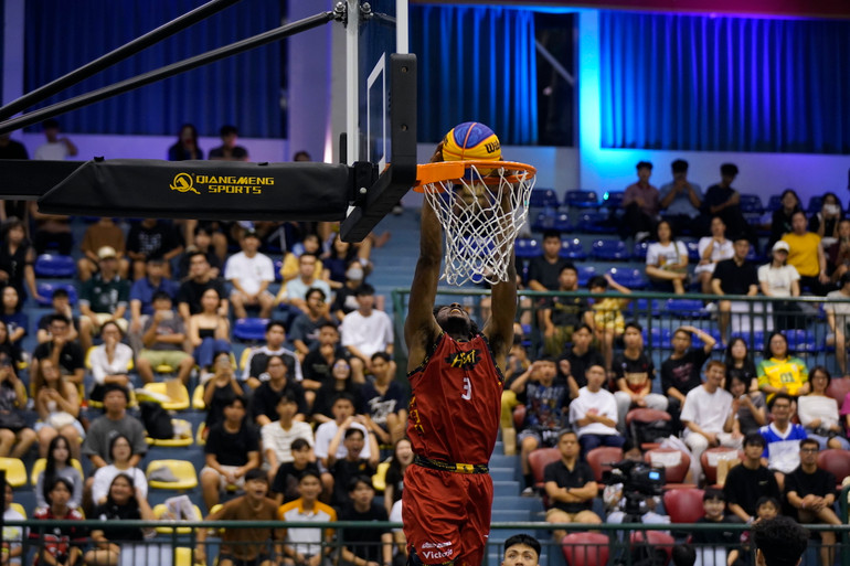 Jevonnie Scott thể hiện tài úp rổ. (Ảnh: VBA)