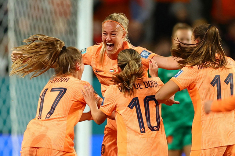 Tuyển nữ Hà Lan ăn mừng bàn thắng mở tỷ số. (Ảnh: Reuters)