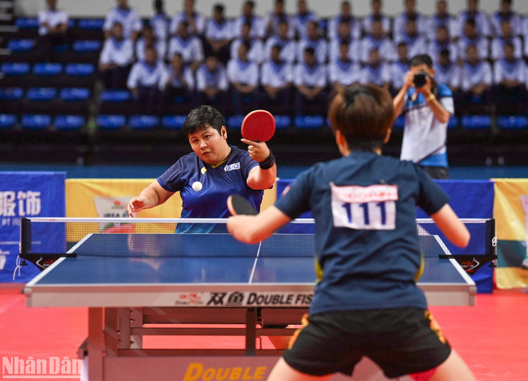 Diệu Khánh nỗ lực dù bị dẫn trước cách biệt.