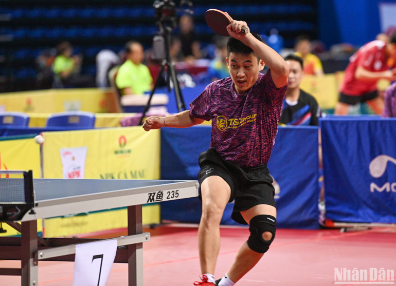 Lê Đình Đức sở hữu những cú giật mạnh mẽ. Lê Đình Đức sở hữu những cú giật mạnh mẽ.