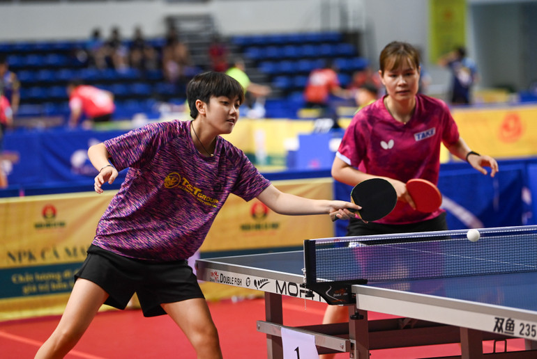 Cặp đôi Trần Mai Ngọc - Nguyễn Thị Nga (Hà Nội T&T) giành thắng lợi 3-0 tại vòng 1/16 trước cặp đôi Trần Bùi Gia Mẫn - Ngô Phương Linh (Lâm Đồng).