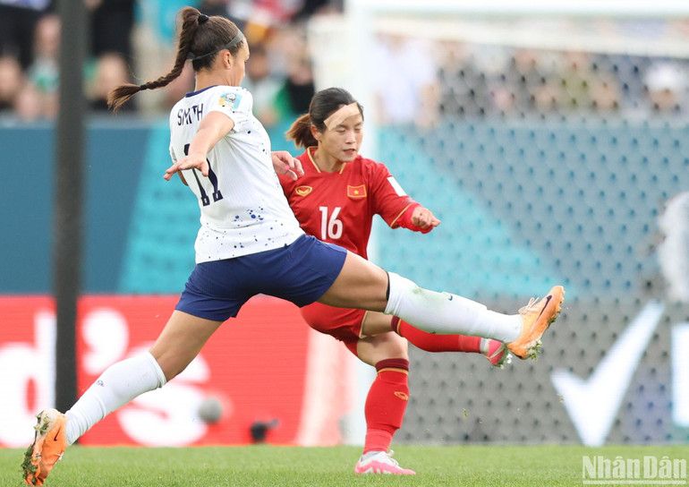 Đội tuyển nữ Việt Nam khá quen thuộc với việc phải đối đầu với những cầu thủ to cao. (Ảnh: Đức Đồng)