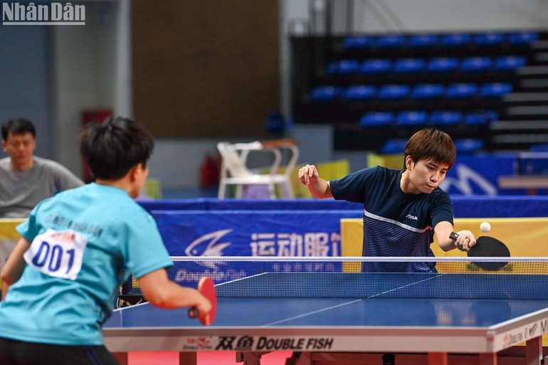 Diệu Khánh thi đấu áp đảo trước đàn chị Tường Giang.