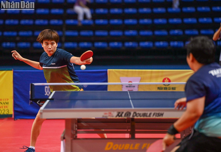 Diệu Khánh thường bị đàn chị Mỹ Trang bắt bài về hướng bóng.