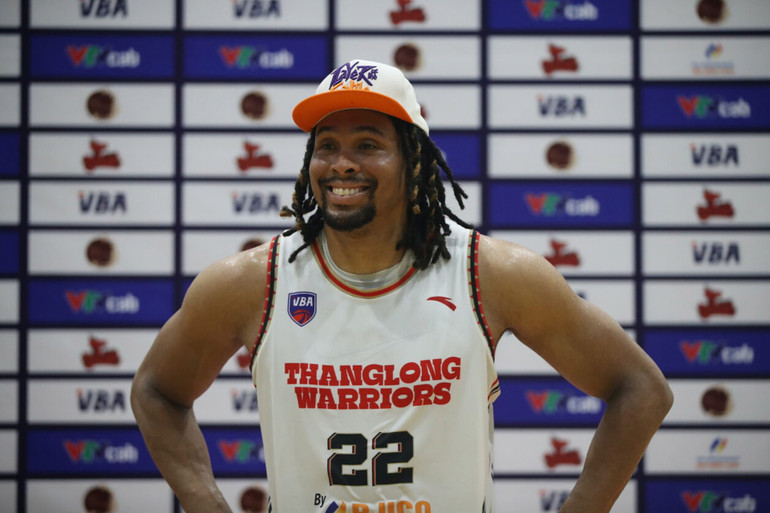 John Fields nhận danh hiệu Cầu thủ xuất sắc nhất trận.