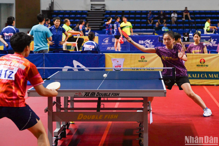 Đội nữ Hà Nội T&T đuối sức trước TP Hồ Chí Minh. Đội nữ Hà Nội T&T đuối sức trước TP Hồ Chí Minh.