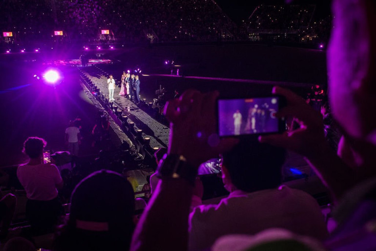 Khoảng 18.000 người hâm mộ đến sân vận động DRV PNK để theo dõi màn ra mắt của Messi.