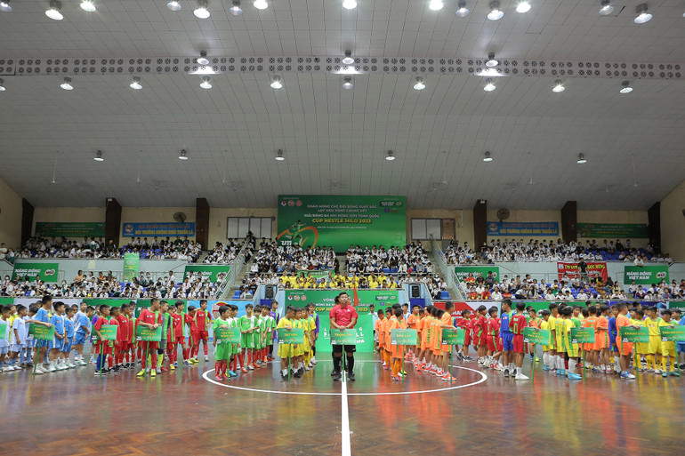 16 đội bóng nhi đồng xuất sắc nhất tranh tài. (Ảnh: BTC)