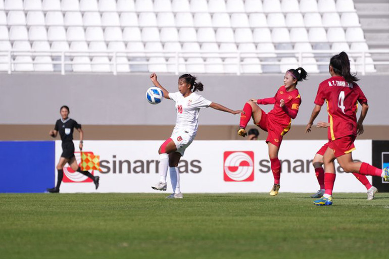 Các cô gái áo đỏ giành chiến thắng chung cuộc sau 120 phút căng thẳng.