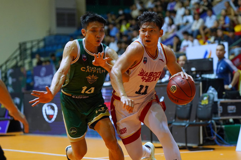 Võ Kim Bản đột phá trước áp lực của Lê Ngọc Tú.