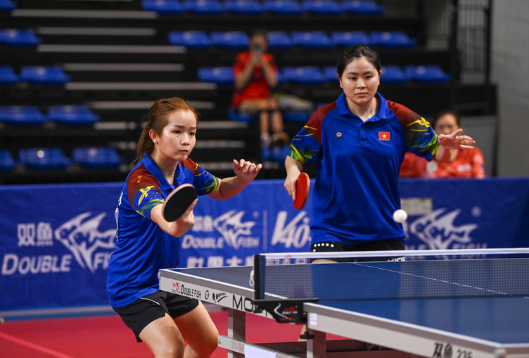 Võ Kim Thắm - Chung Thị Mỹ Huyền (Tây Ninh) giành thắng lợi sít sao với tỷ số 3-2 trước cặp đôi Nguyễn Khoa Diệu Khánh - Nguyễn Bạch Thanh Thư (TP Hồ Chí Minh) tại vòng 1/16.