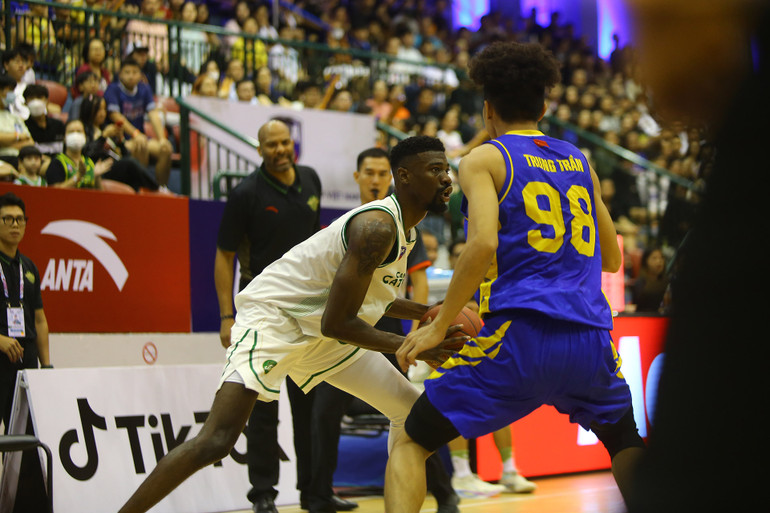 Joshua Keyes có bóng ở góc 0 độ. (Ảnh: VBA)