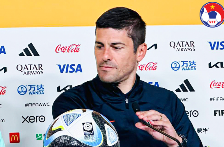 Huấn luyện viên Francisco Neto của đội tuyển nữ Bồ Đào Nha. (Ảnh: VFF)