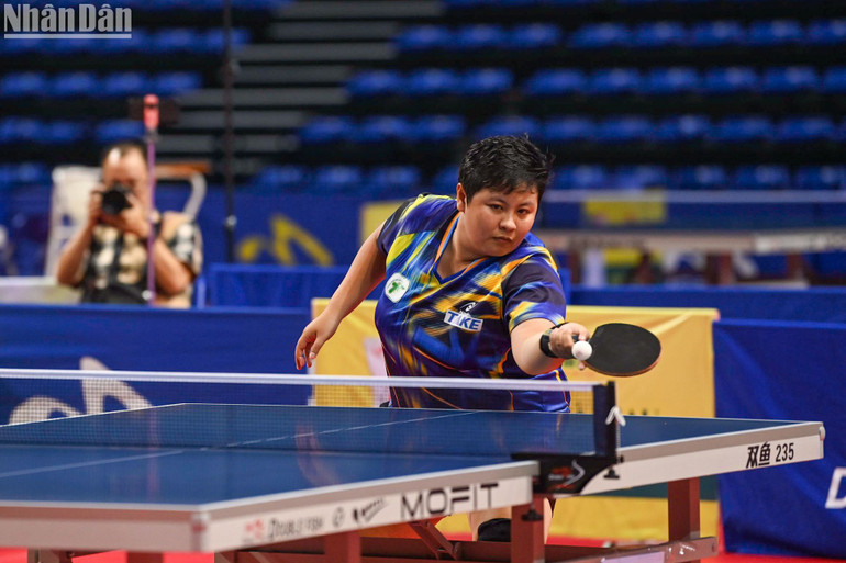 Mai Hoàng Mỹ Trang thể hiện sức mạnh cùng các đồng đội TP Hồ Chí Minh.