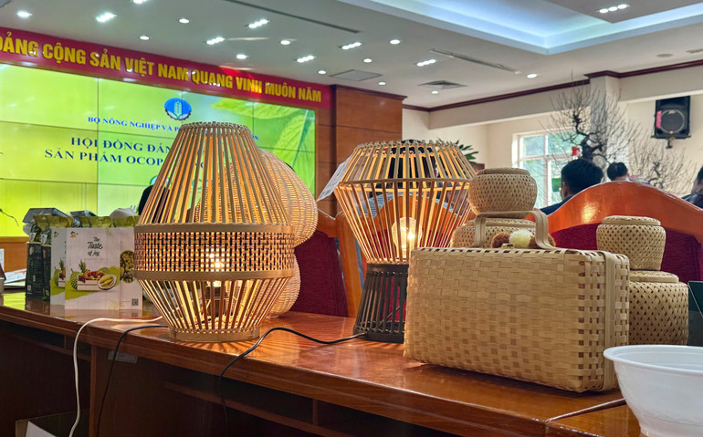 Các sản phẩm OCOP được trưng bày Các sản phẩm OCOP được trưng bày