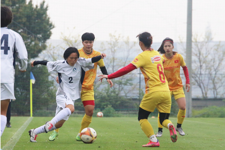 Hai đội thi đấu với tâm lý thoải mái. (Ảnh: VFF)