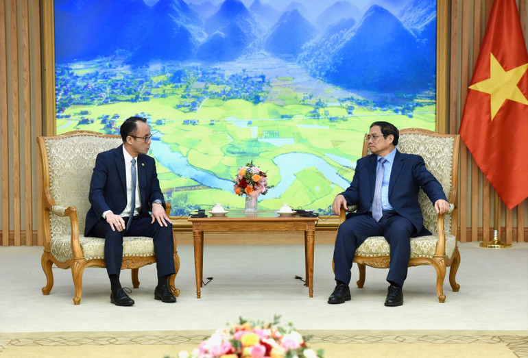 Thủ tướng Phạm Minh Chính trao đổi cùng Tổng Thư ký APO.