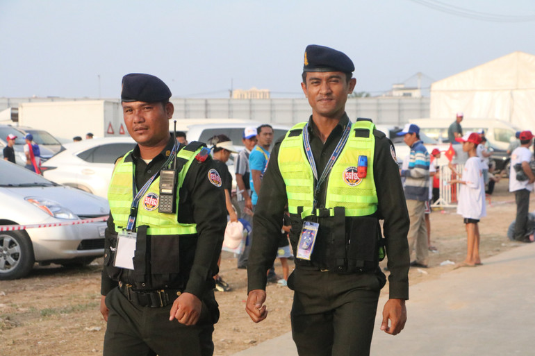 Cảnh sát Campuchia luôn có thái độ nhã nhặn khi làm nhiệm vụ.