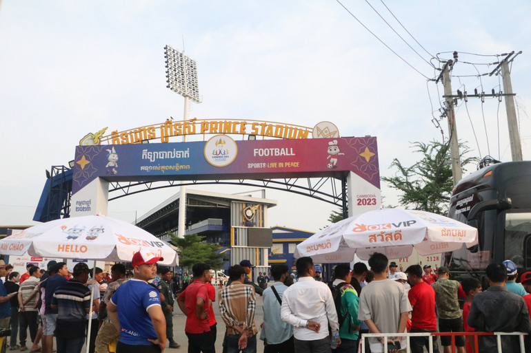 Sân vận động Prince nằm cách trung tâm Phnom Penh gần 10km, là nơi U22 Việt Nam lần lượt đấu với Lào, Singapore, Malaysia và Thái Lan tại SEA Games 32.