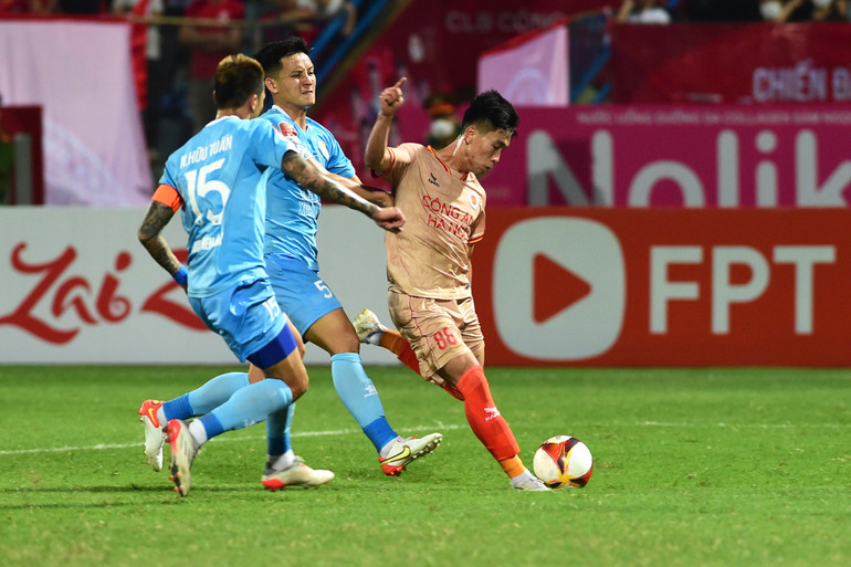 Gương mặt sáng của U22 Việt Nam - Lê Văn Đô thực hiện cú dứt điểm.