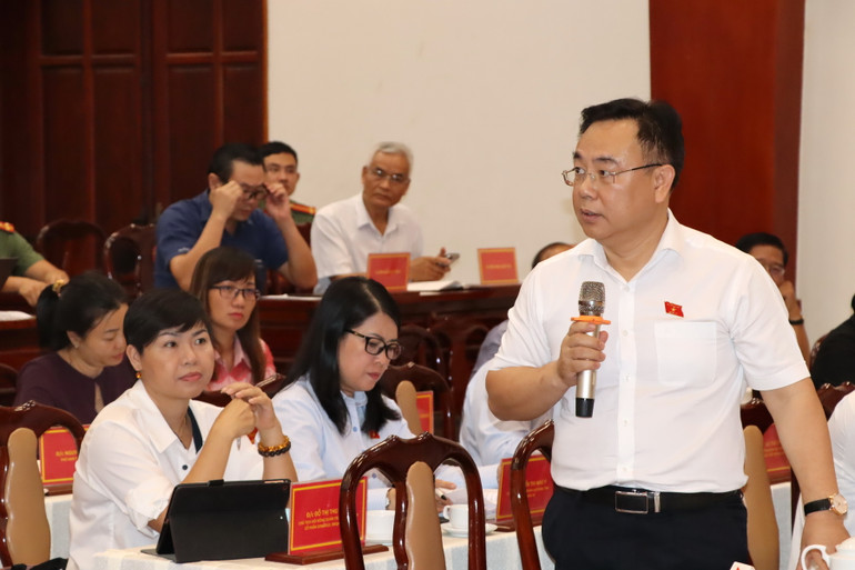 Đại biểu Nguyễn Công Long, Ủy viên Thường trực Ủy ban Tư pháp của Quốc hội phát biểu đóng góp ý kiến.