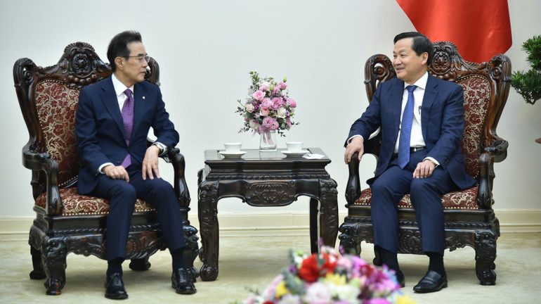 Phó Thủ tướng Lê Minh Khái tiếp đón Chủ tịch NACF Lee Sung-Hee. (Ảnh: VGP) Phó Thủ tướng Lê Minh Khái tiếp đón Chủ tịch NACF Lee Sung-Hee. (Ảnh: VGP)