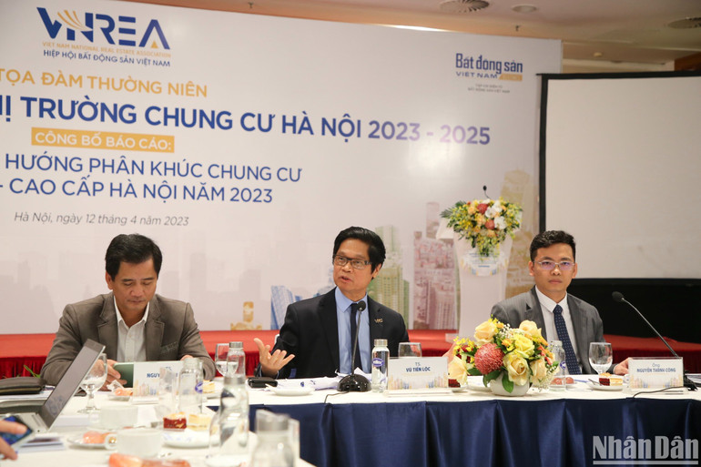 TS Vũ Tiến Lộc phát biểu tại buổi tọa đàm. TS Vũ Tiến Lộc phát biểu tại buổi tọa đàm.