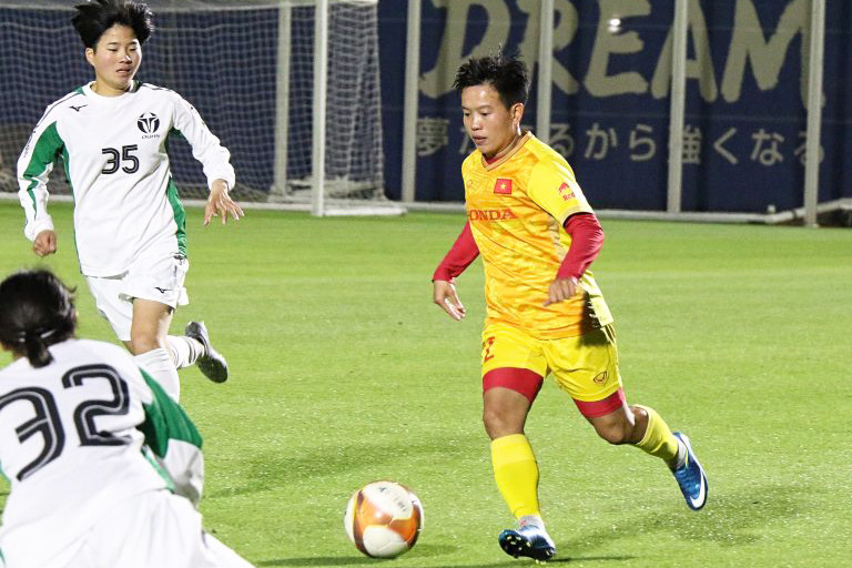 Hai đội cân tài cân sức trong hiệp 1. (Ảnh: VFF)