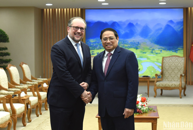 Thủ tướng Phạm Minh Chính đón Bộ trưởng Ngoại giao Cộng hòa Áo Alexander Schallenberg.