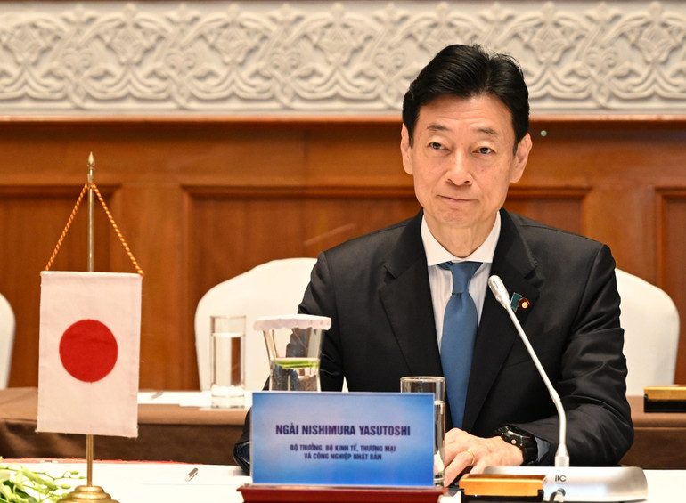 Bộ trưởng Kinh tế, Thương mại và Công nghiệp Nhật Bản Nishimura Yasutoshi hoan nghênh Việt Nam trở thành một trong những quốc gia đầu tiên cam kết tham gia đối tác chuyển đổi năng lượng công bằng (JETP). Bộ trưởng Kinh tế, Thương mại và Công nghiệp Nhật Bản Nishimura Yasutoshi hoan nghênh Việt Nam trở thành một trong những quốc gia đầu tiên cam kết tham gia đối tác chuyển đổi năng lượng công bằng (JETP).