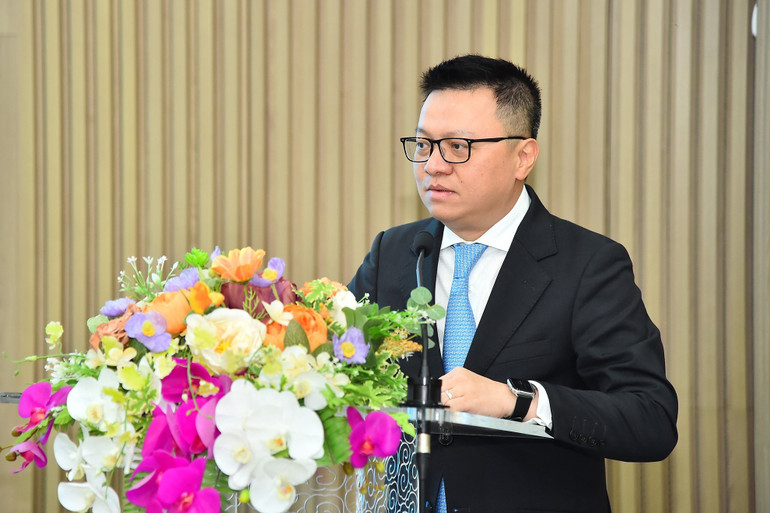 Đồng chí Lê Quốc Minh, Ủy viên Trung ương Đảng, Tổng Biên tập Báo Nhân Dân, Phó Trưởng Ban Tuyên giáo Trung ương, Chủ tịch Hội Nhà báo Việt Nam phát biểu tại Lễ ký kết.