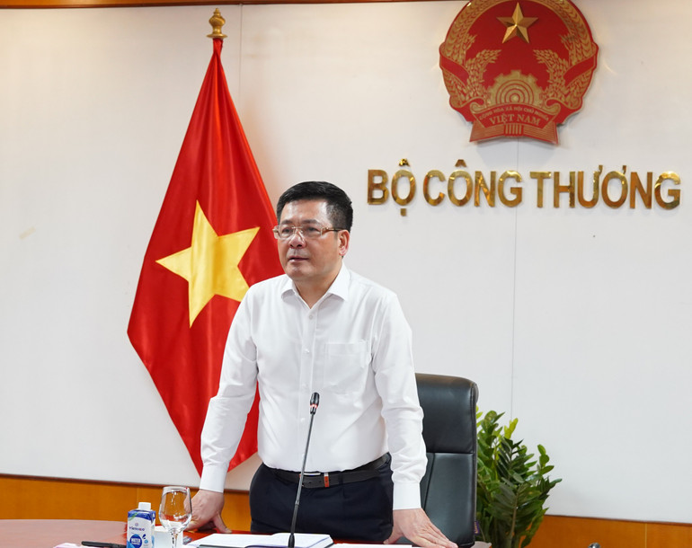 Bộ trưởng Công thương Nguyễn Hồng Diên phát biểu tại buổi làm việc. Bộ trưởng Công thương Nguyễn Hồng Diên phát biểu tại buổi làm việc.