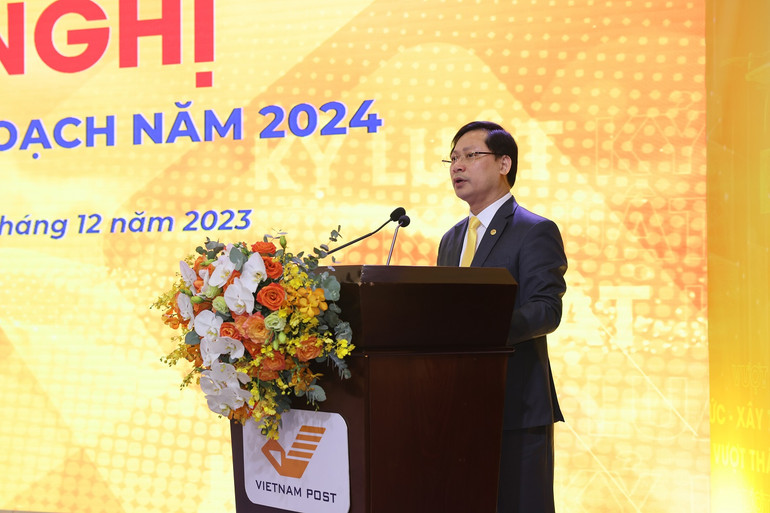 Tổng Giám đốc Tổng công ty Bưu điện Việt Nam Chu Quang Hào phát biểu tại Hội nghị. Tổng Giám đốc Tổng công ty Bưu điện Việt Nam Chu Quang Hào phát biểu tại Hội nghị.