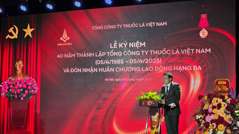 Chủ tịch HĐTV Vinataba Hồ Lê Nghĩa phát biểu tại buổi lễ Chủ tịch HĐTV Vinataba Hồ Lê Nghĩa phát biểu tại buổi lễ