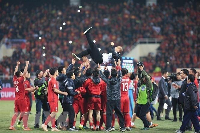 Khi đó, ông Park giúp người hâm mộ thỏa mãn cơn khát danh hiệu ở cấp độ khu vực Đông Nam Á sau 10 năm, kể từ chức vô địch AFF Cup 2008. (Ảnh: TTXVN)