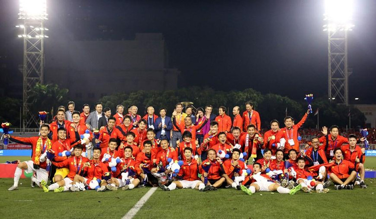 Còn đến cuối năm 2019, ông Park một lần nữa tạo nên lịch sử khi cùng U22 Việt Nam lần đầu tiên giành Huy chương Vàng SEA Games. (Ảnh: VFF)