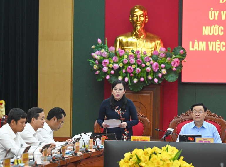 Bí thư Tỉnh ủy Thái Nguyên Nguyễn Thanh Hải trình bày báo cáo tại buổi làm việc.