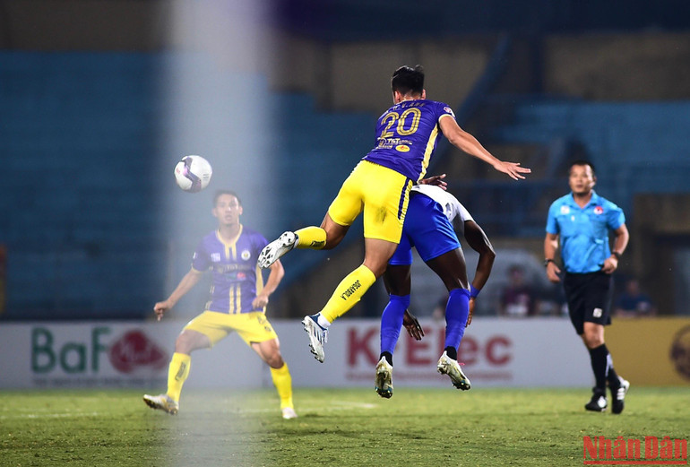 Tranh chấp quyết liệt.