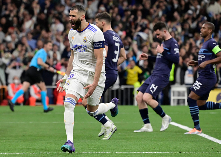 Niềm vui của Benzema khi dứt điểm 11m thành công, mang về cho Real Madrid chiến thắng nghẹt thở 3-1 trong trận lượt về và thắng lợi chung cuộc 6-5 trước Man City sau hai lượt trận. Qua đó, Real hướng tới chung kết C1 gặp Liverpool.