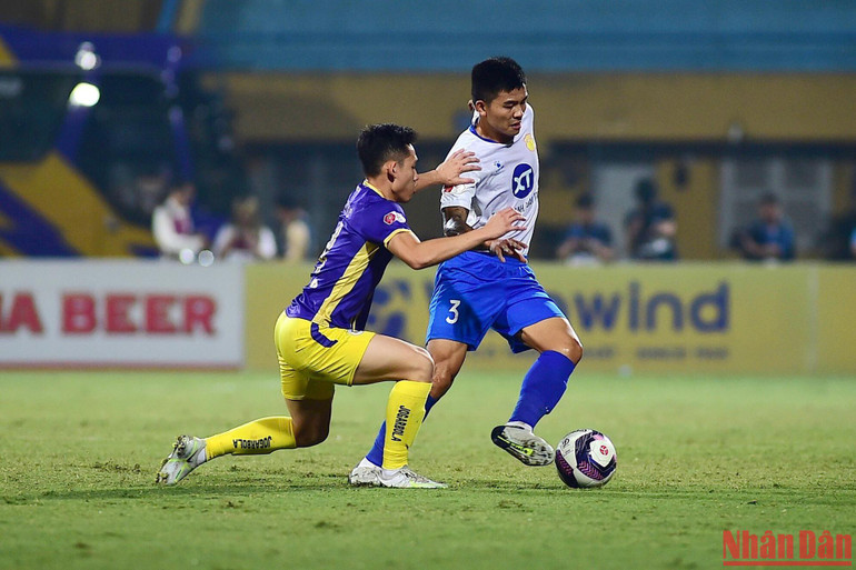 Nam Định nỗ lực dù đã thua rất đậm.